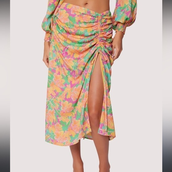 NWT Lost + Wander
Eternal Lights Floral Print Ruched Slit Front  Midi Skirt - Picture 2 of 6